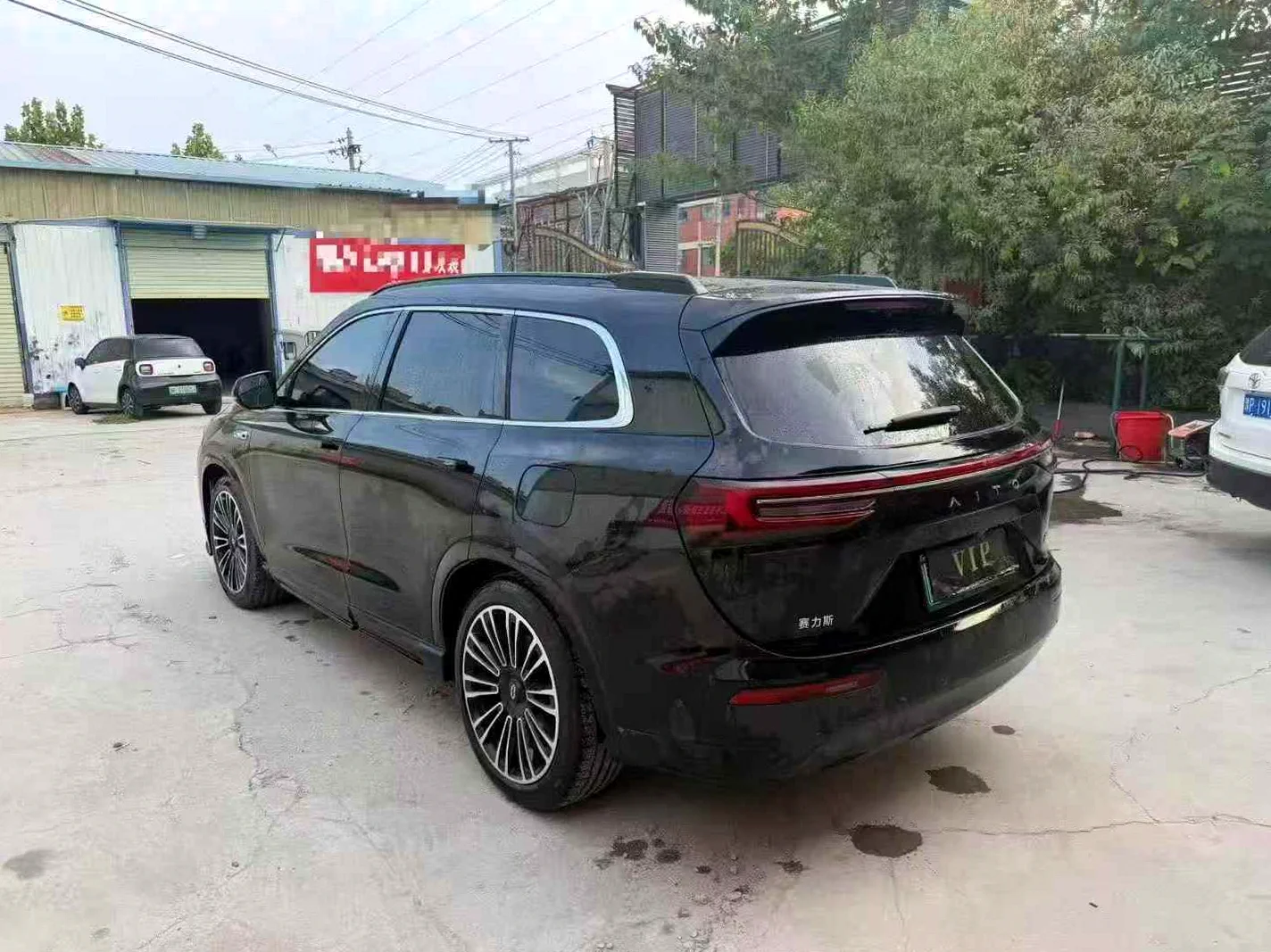 华为智选问界 后面外观一