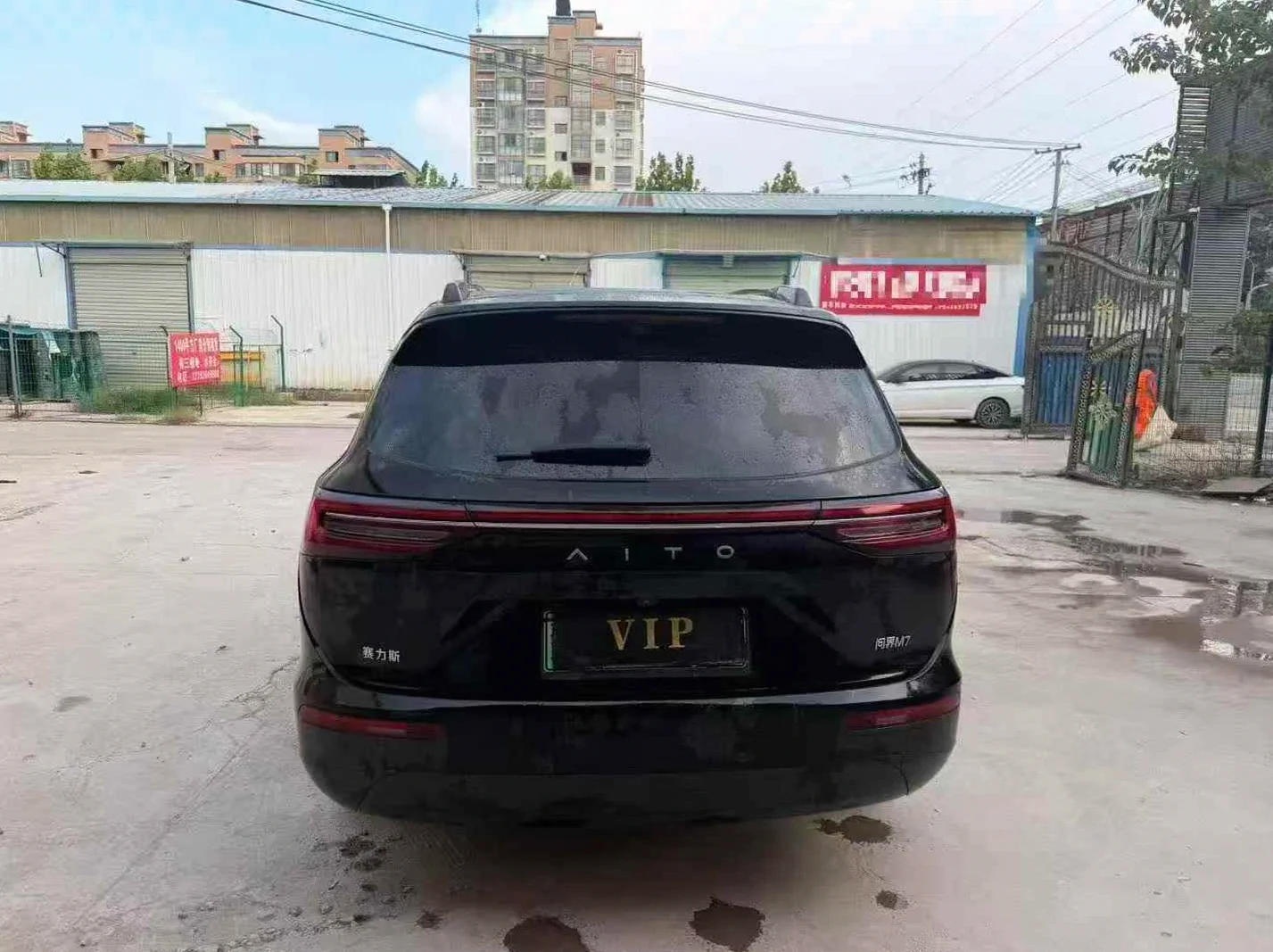 华为智选问界 后面外观二