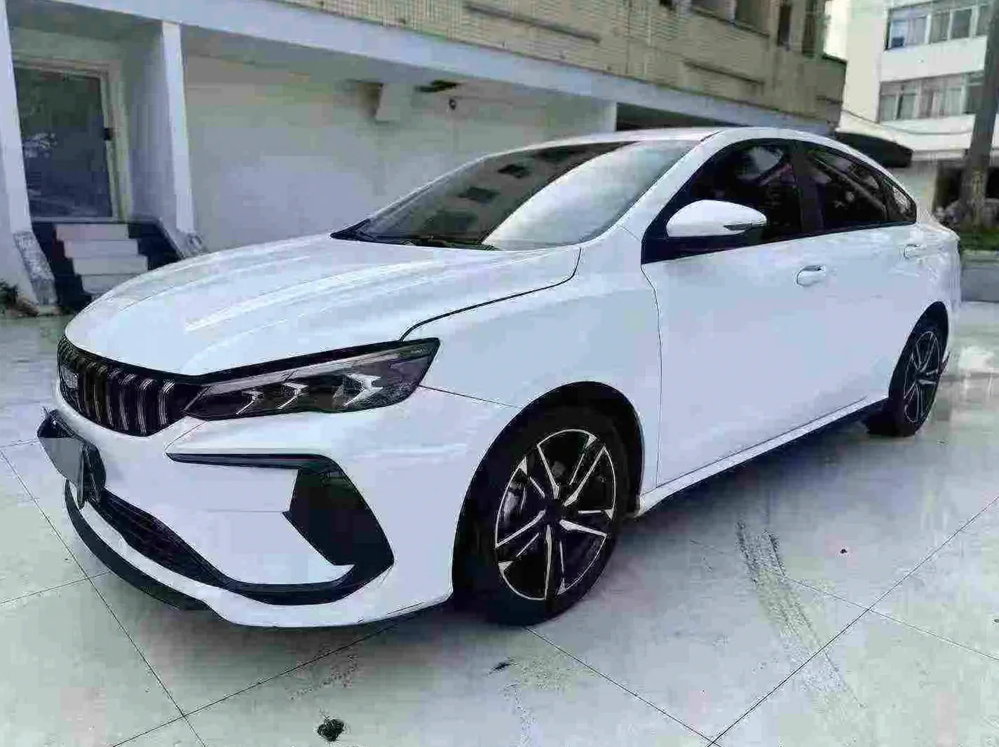 吉利缤瑞 正面外观三