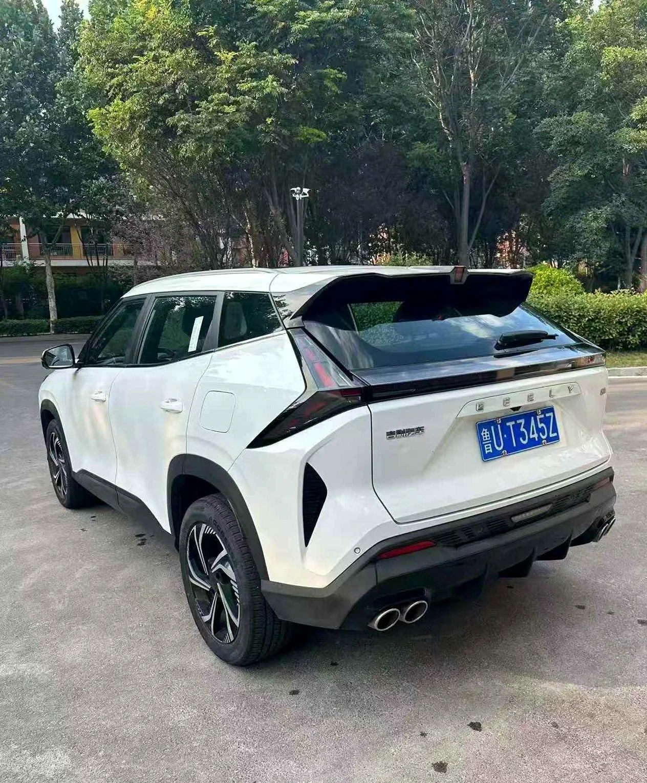 吉利博越 后面外观一