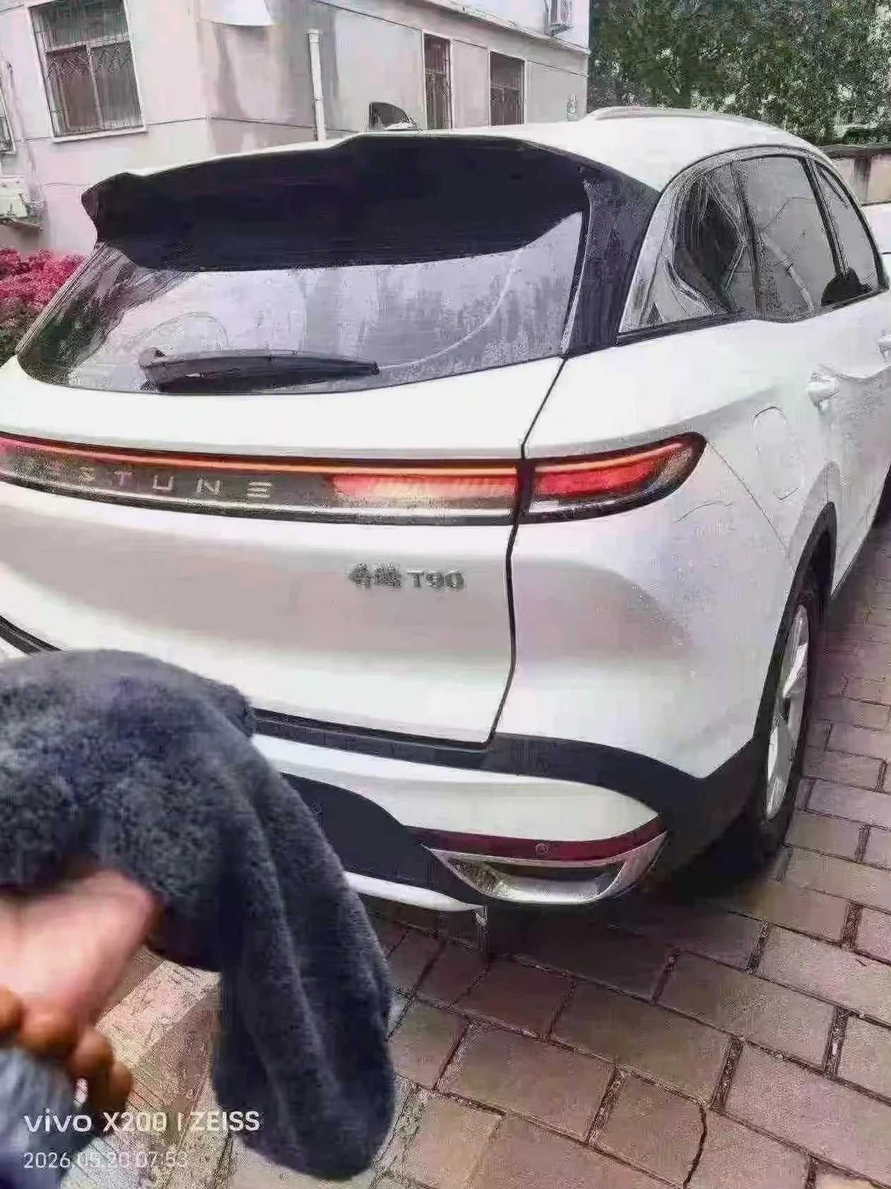奔腾T90 后面外观三