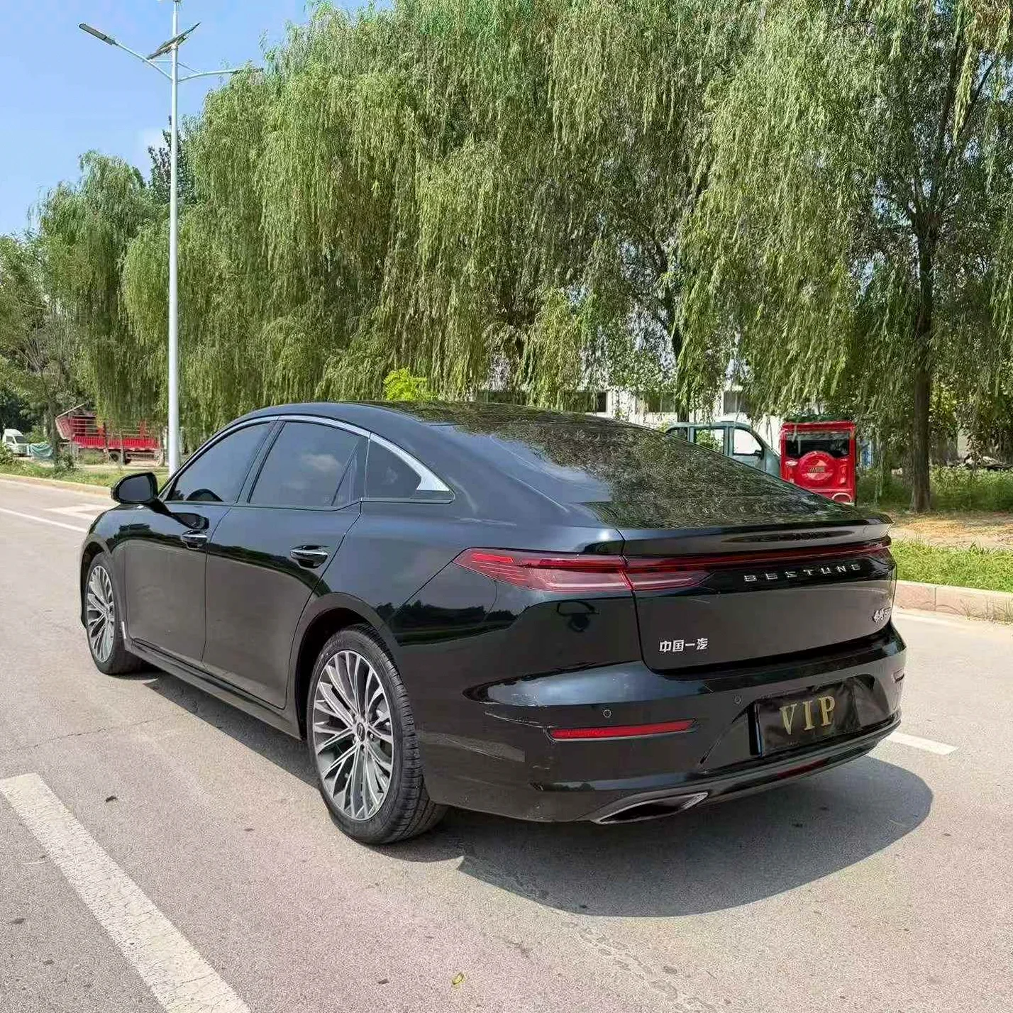 奔腾B70 后面外观二
