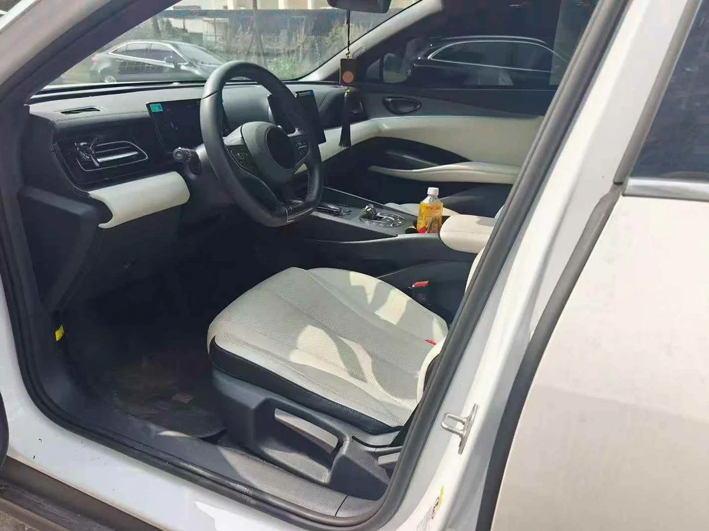 比亚迪海豹 正面外观二