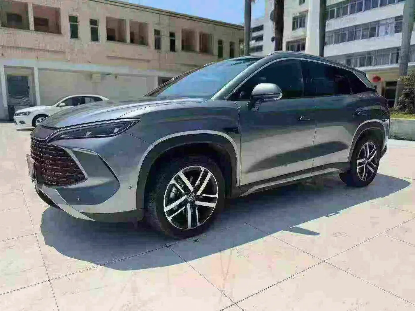 比亚迪宋 正面外观三