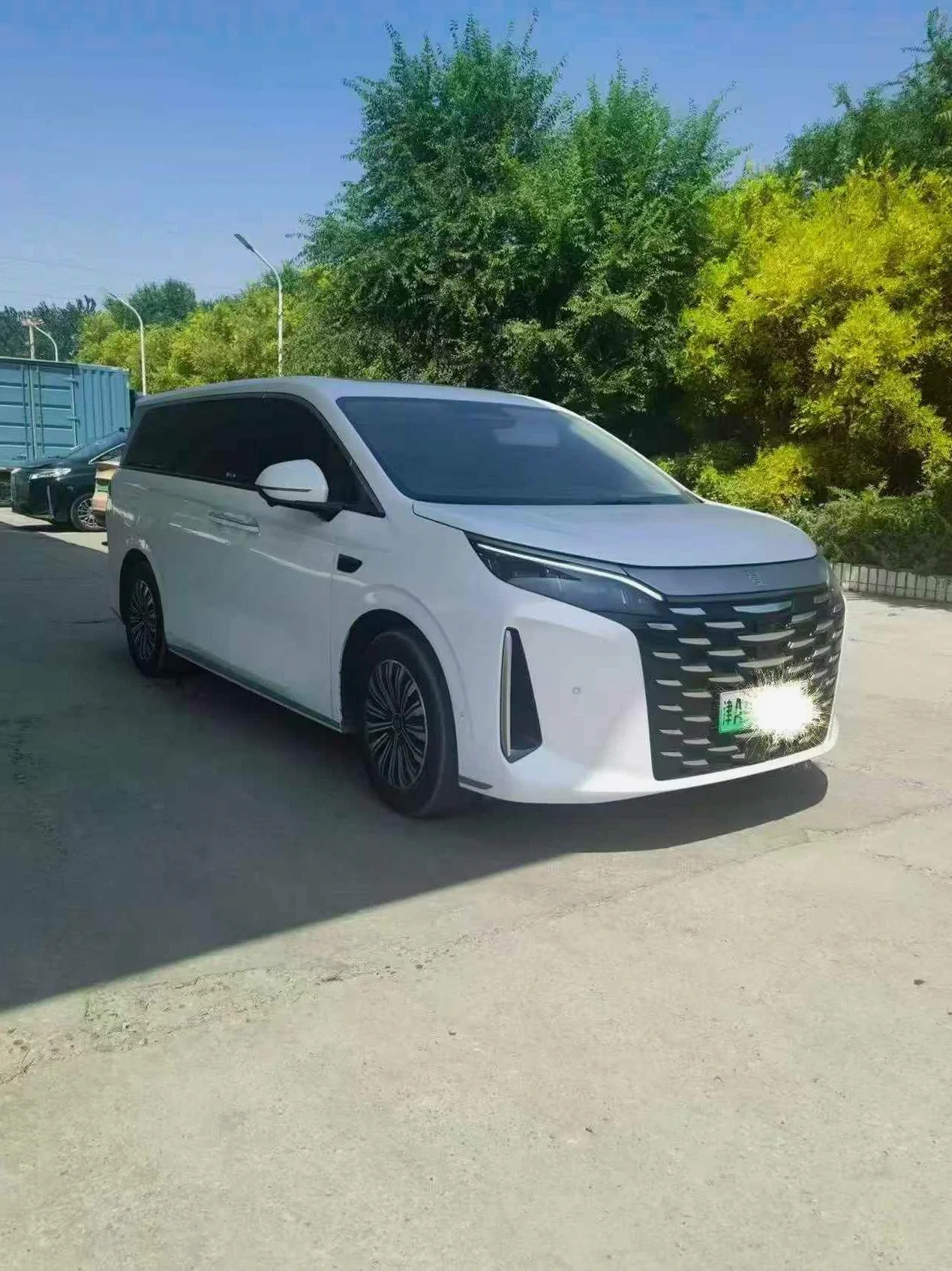 比亚迪夏 后面外观一