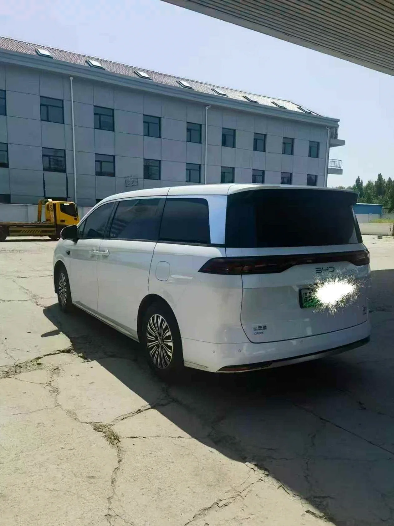 比亚迪夏 后面外观二