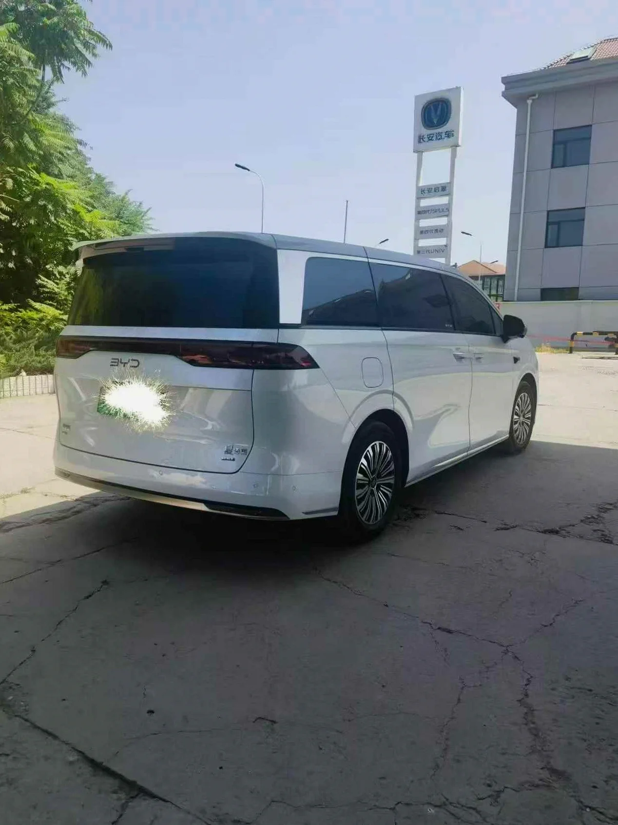 比亚迪夏 后面外观三
