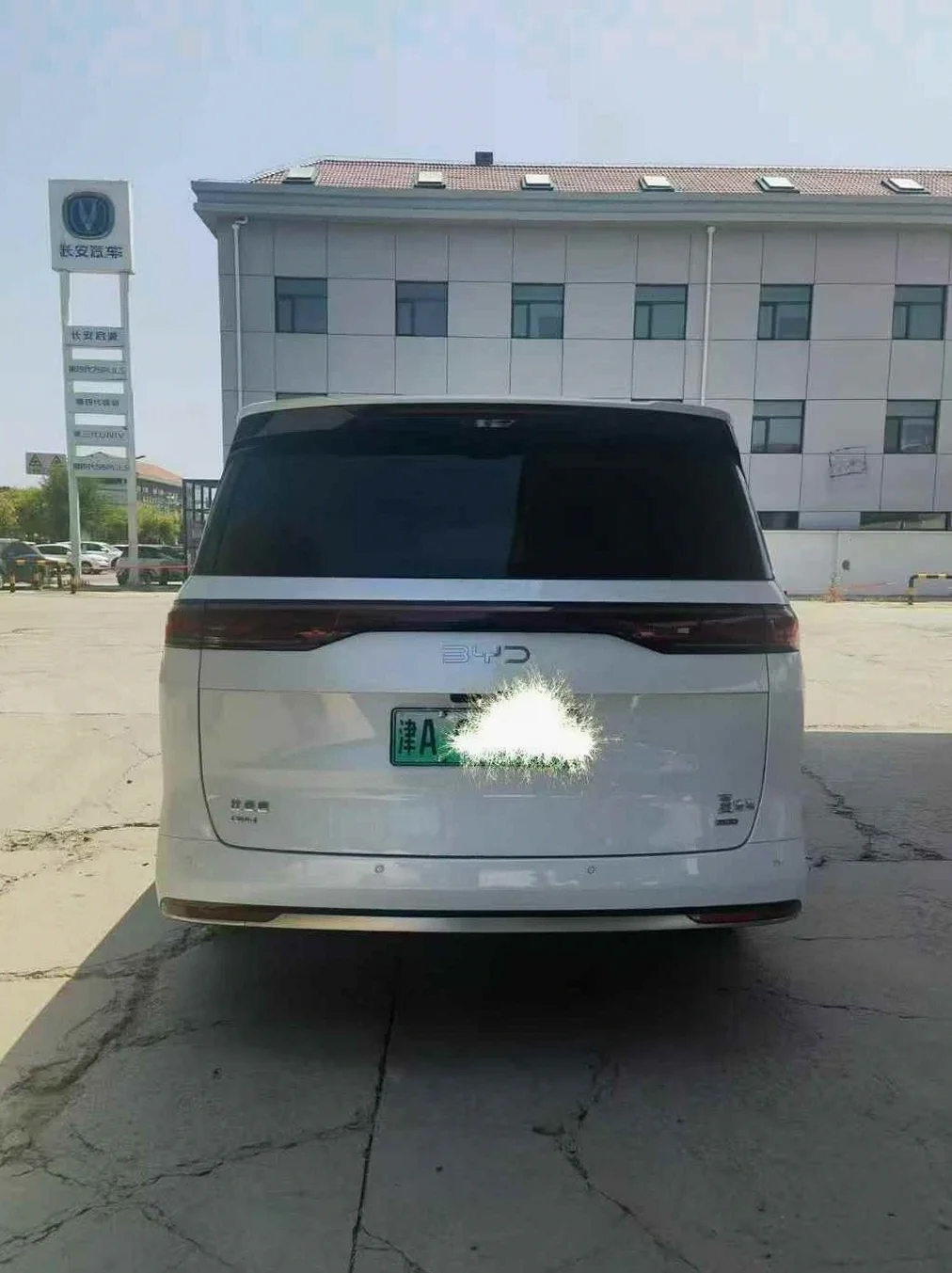 比亚迪夏 正面外观二