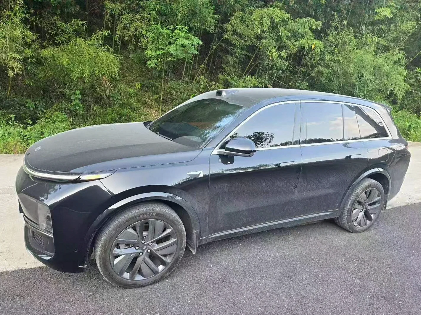 理想L8 正面外观二