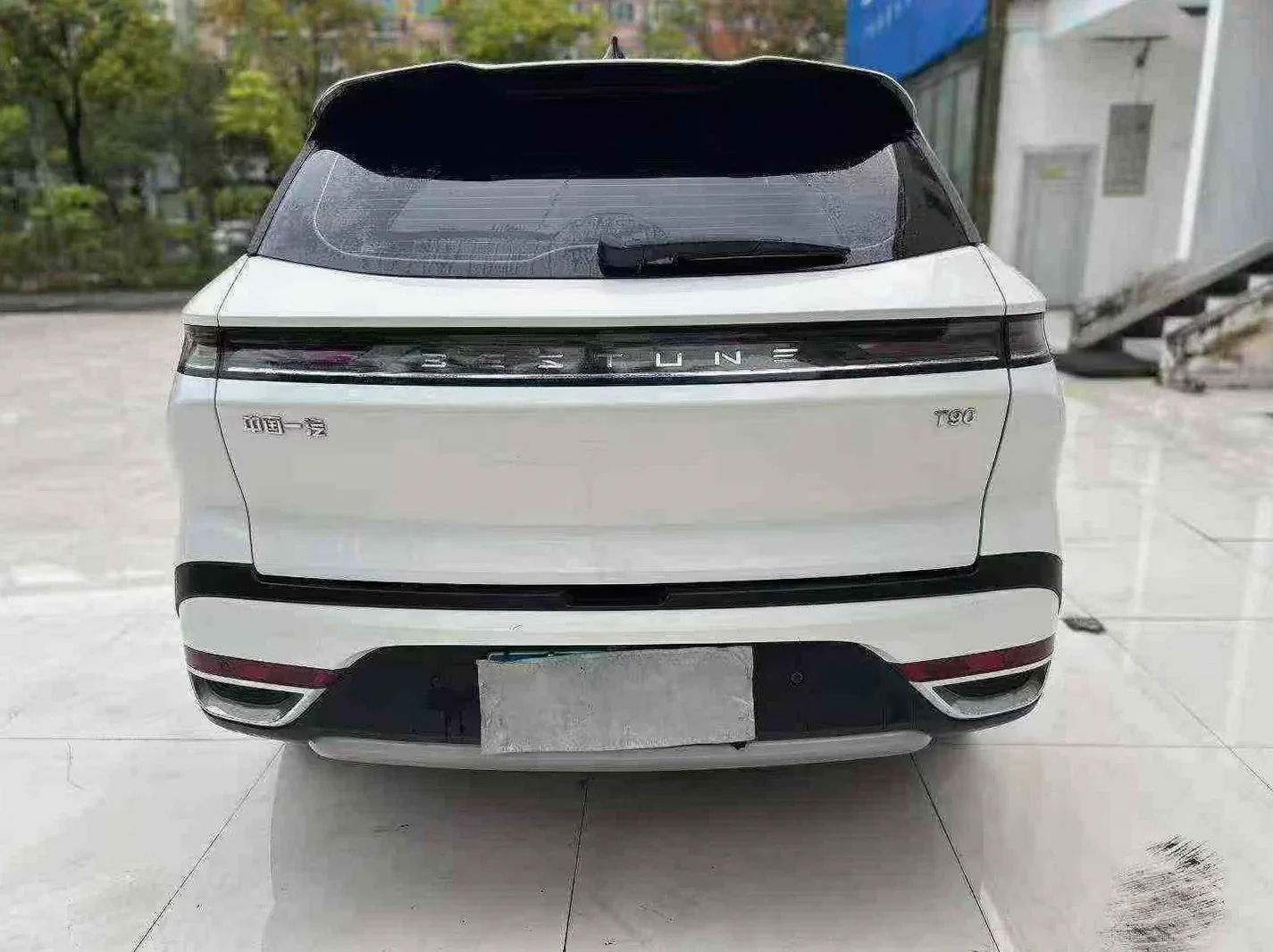 奔腾T90 驾驶室
