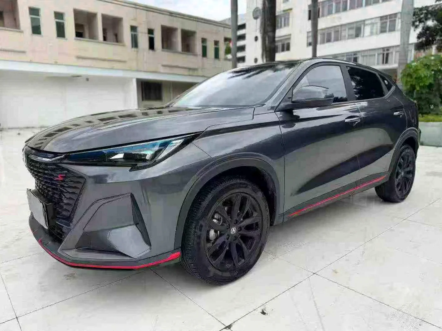 欧尚X5Plus 正面外观三