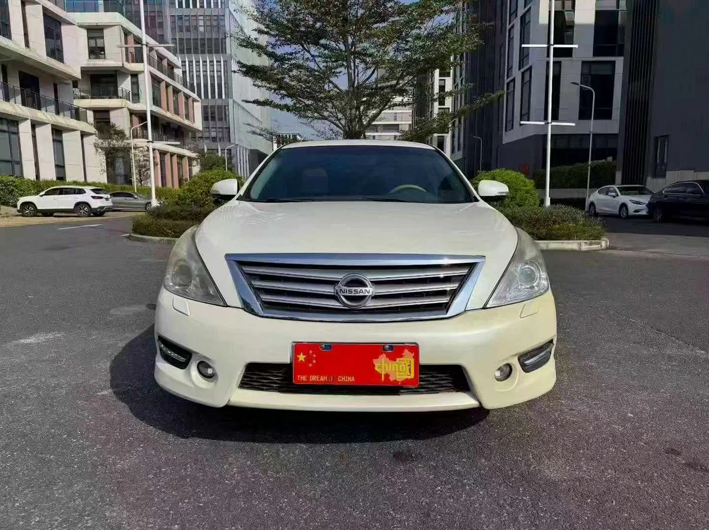 日产天籁 正面外观二