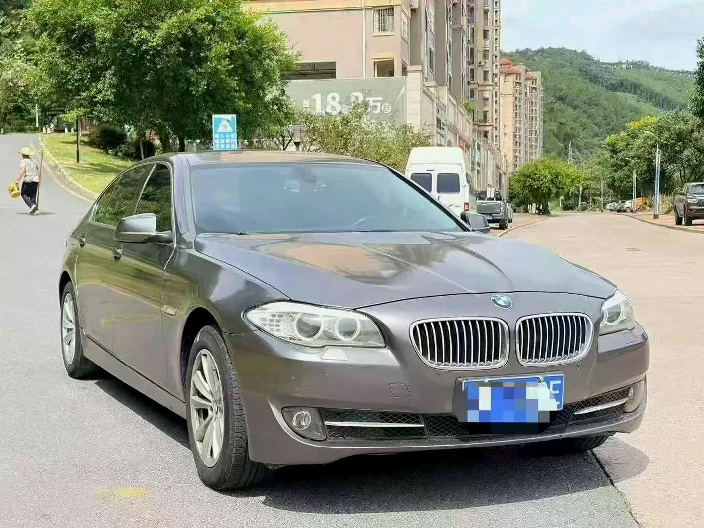 宝马5系 正面外观三