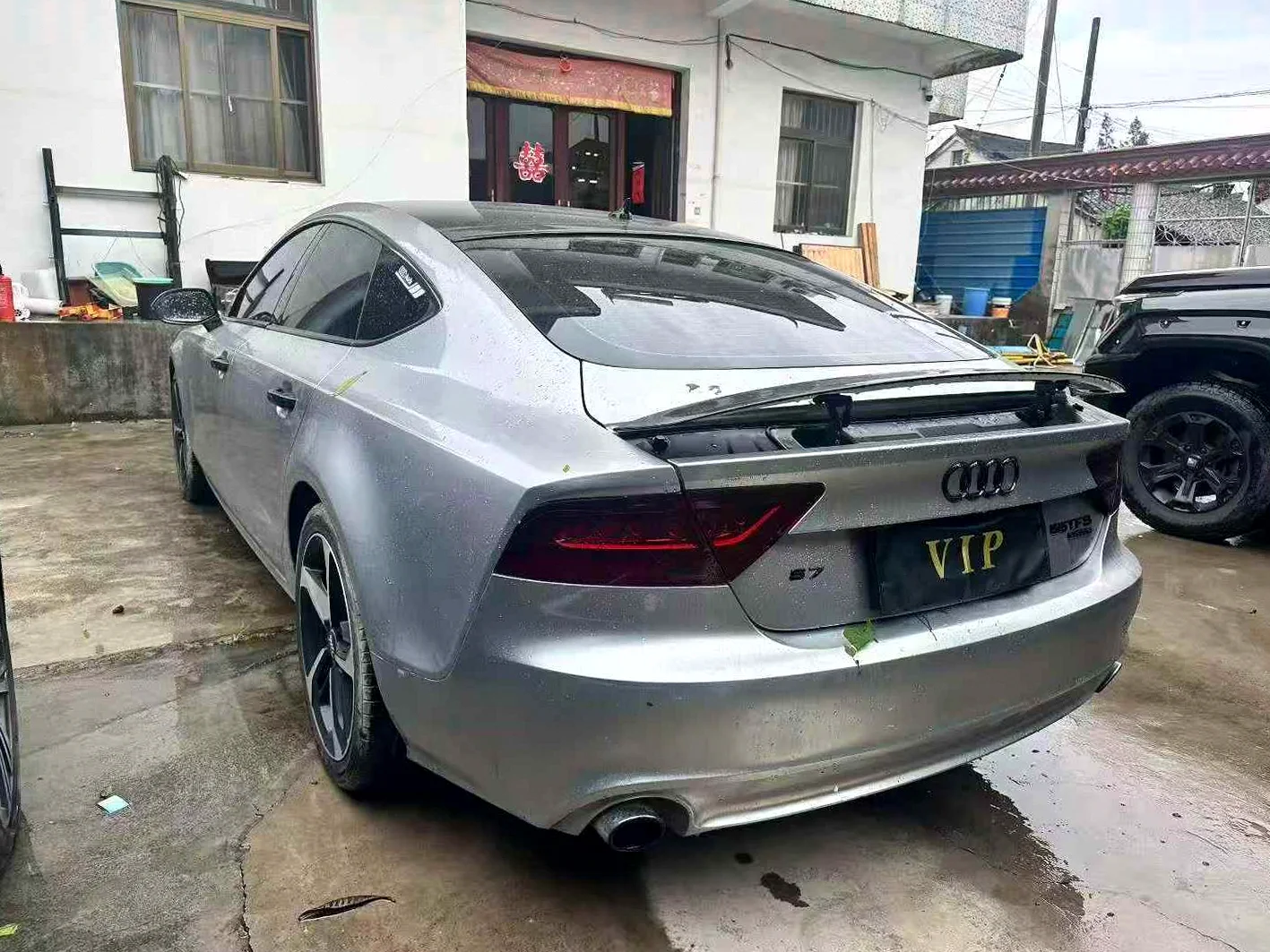 奥迪A7L 后面外观一