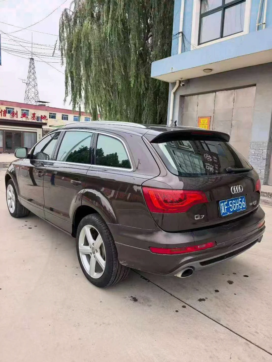 奥迪Q7 后面外观三