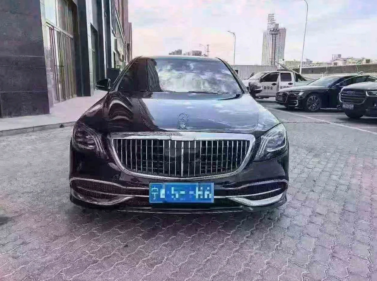 奔驰S级 正面外观二