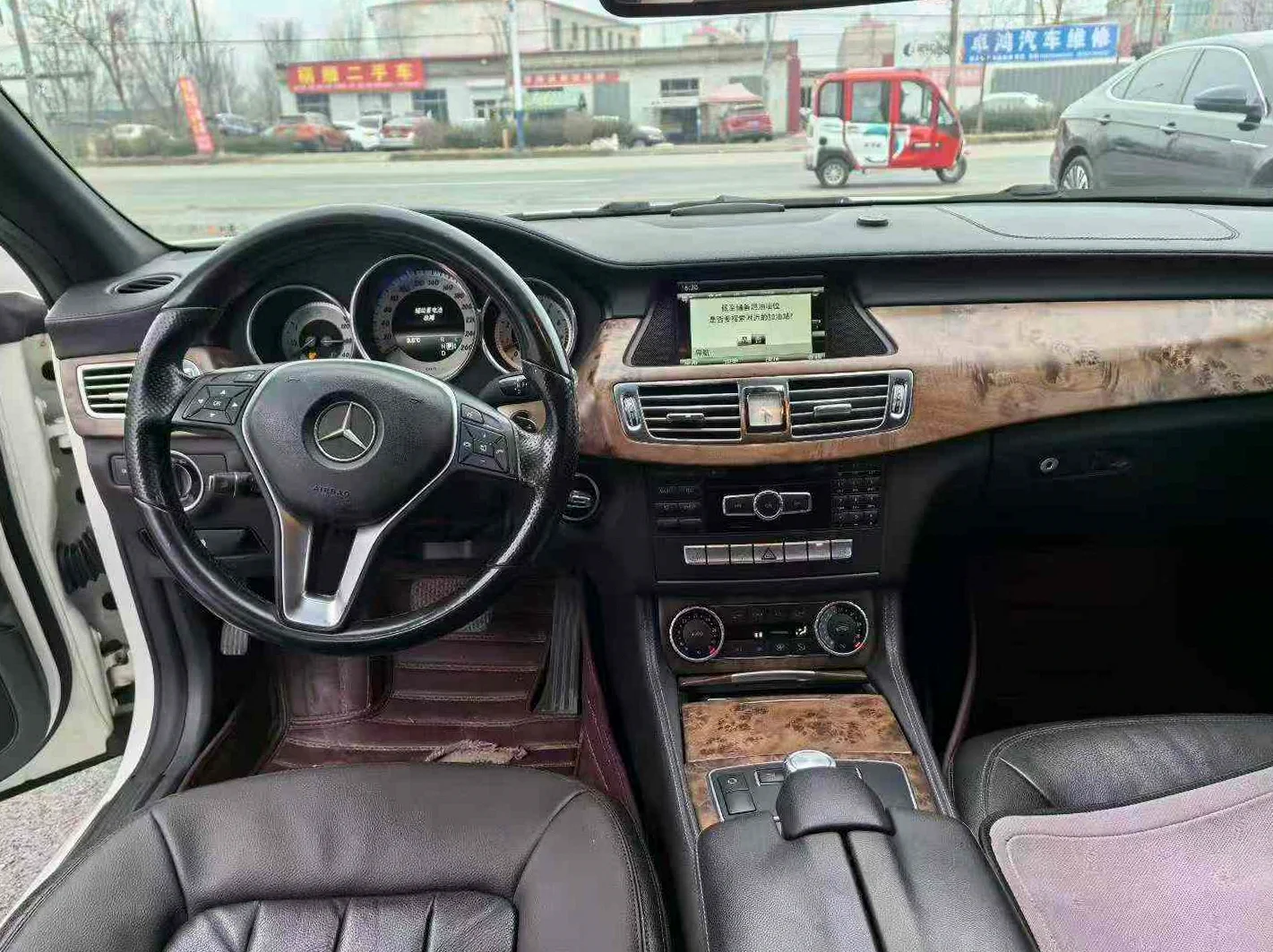 奔驰CLS 驾驶室
