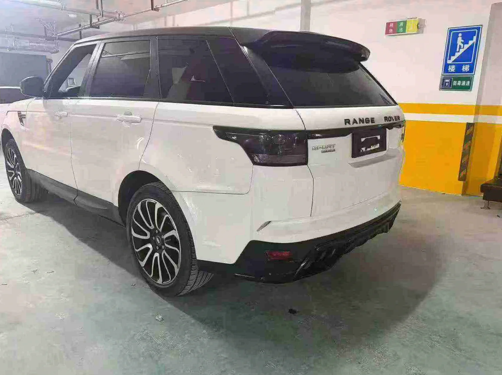 路虎揽胜运动 后面外观三