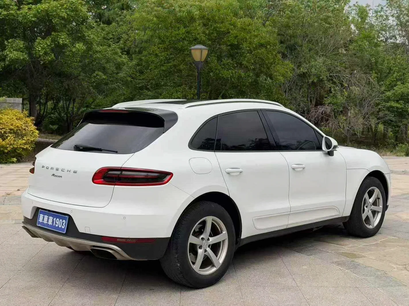 保时捷Macan 后面外观三