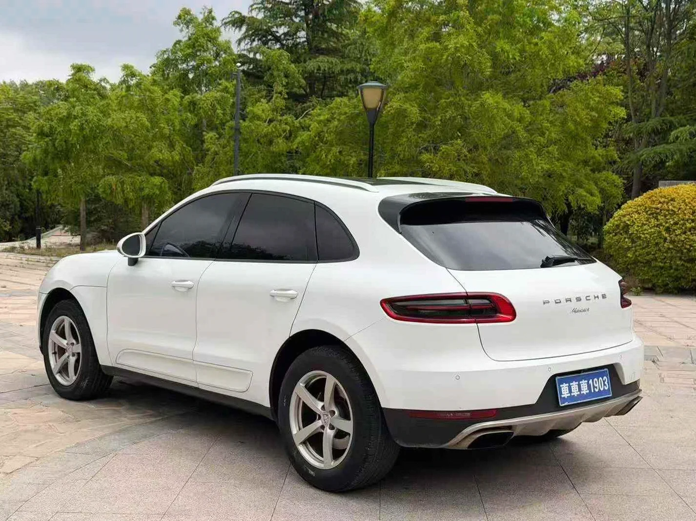 保时捷Macan 后面外观二