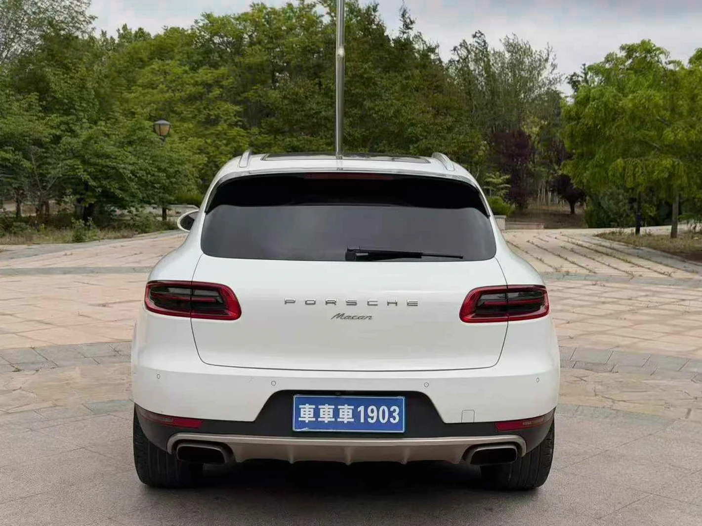 保时捷Macan 后面外观一