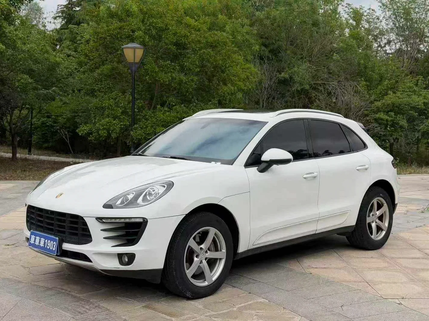 保时捷Macan 正面外观三