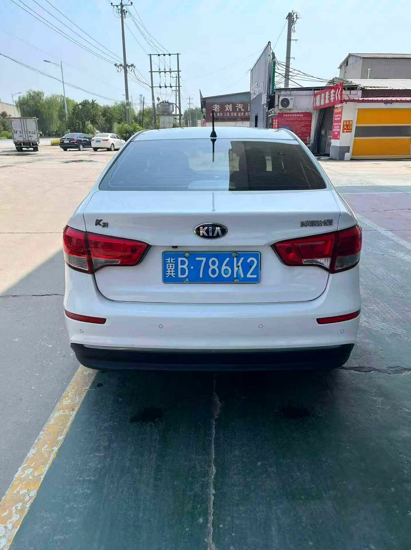 起亚K2 后面外观一