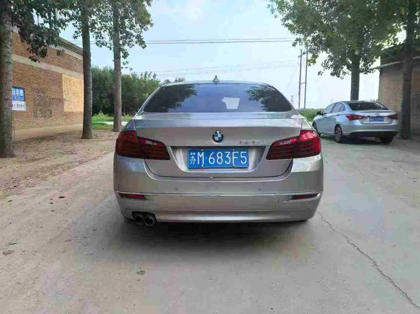 宝马5系 后面外观一