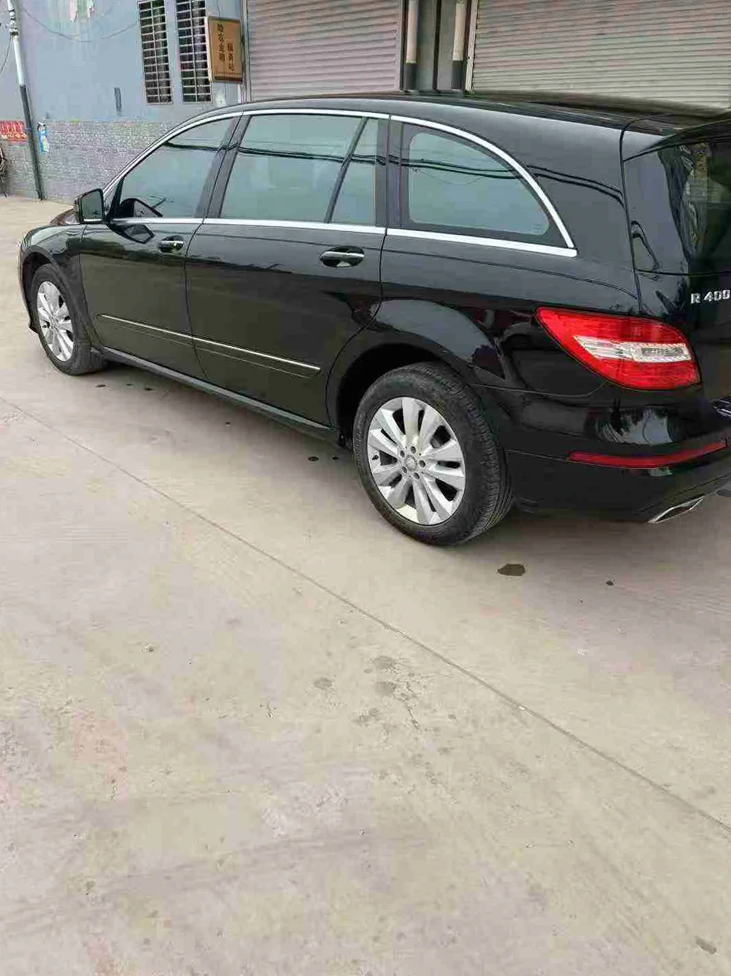 奔驰R级 后面外观三