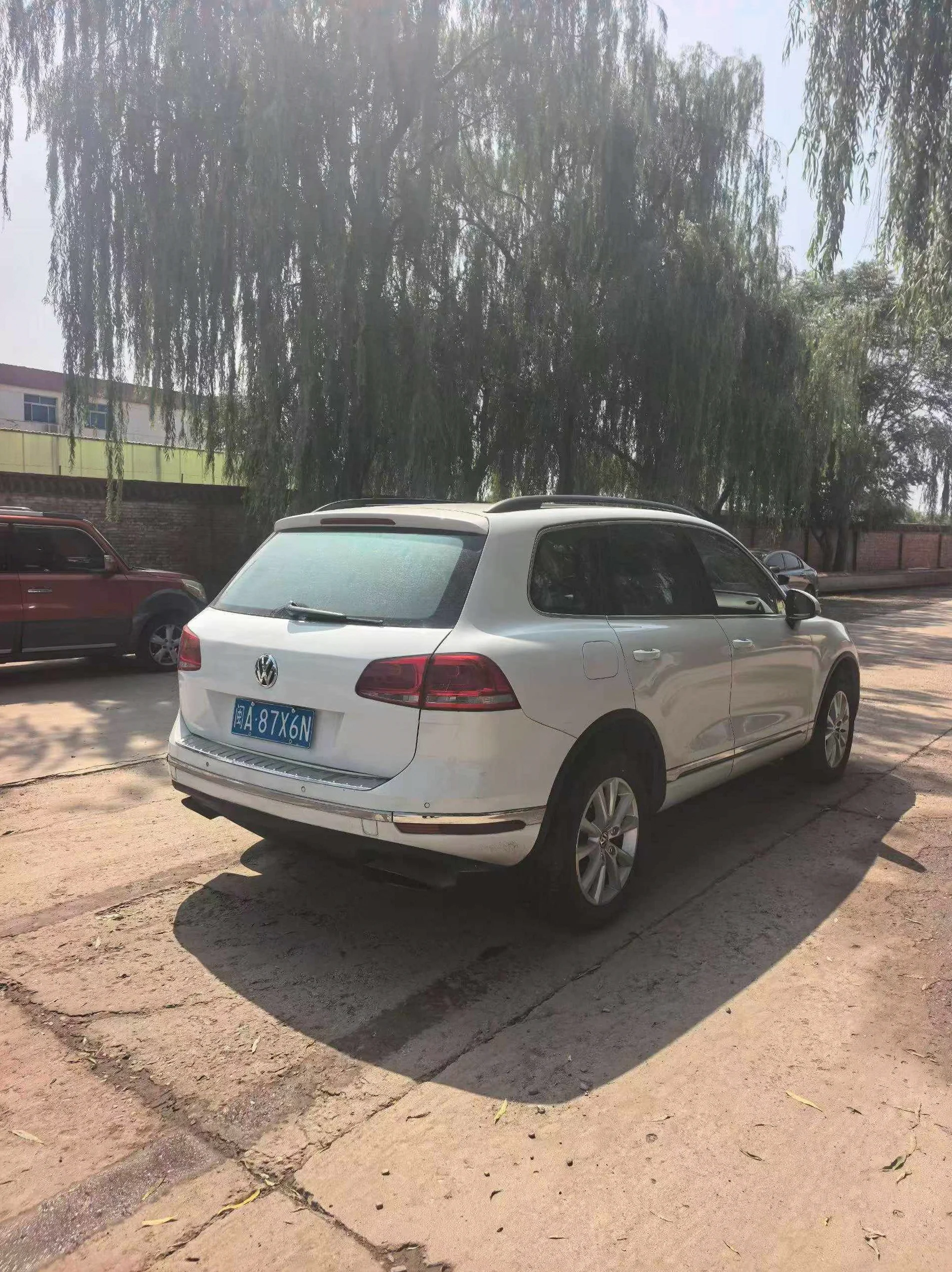 大众途锐 后面外观一
