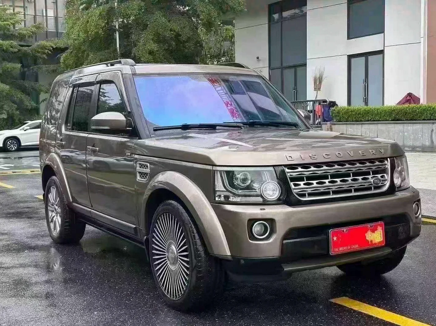 路虎发现 正面外观三