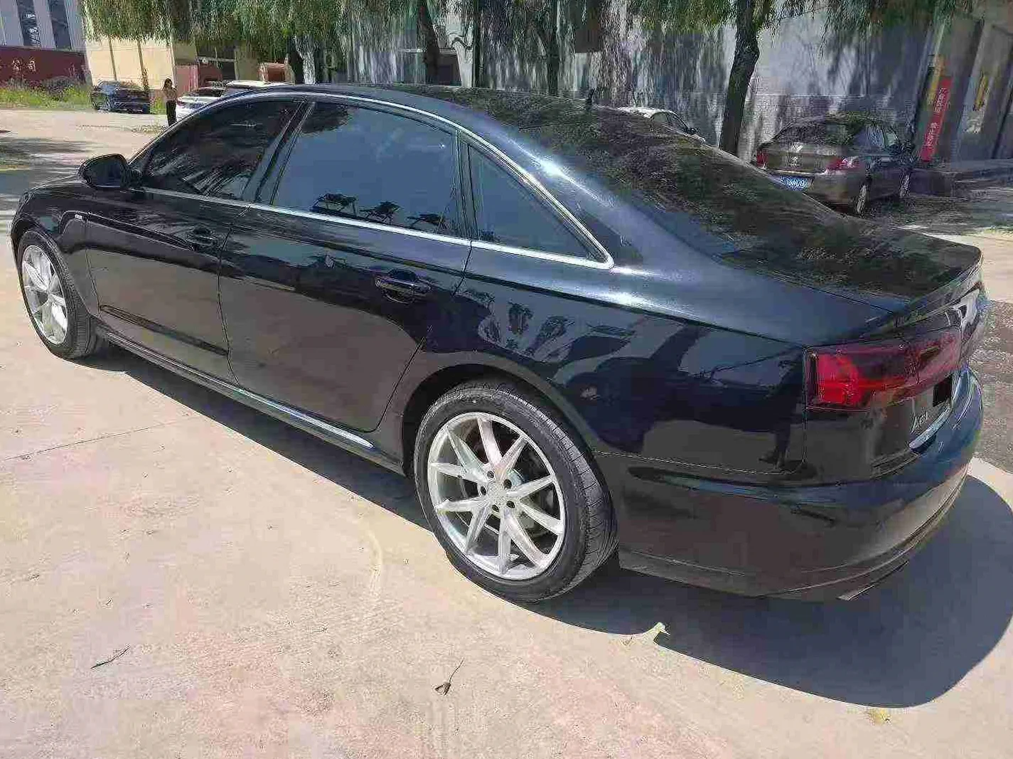 奥迪A6L 后面外观二