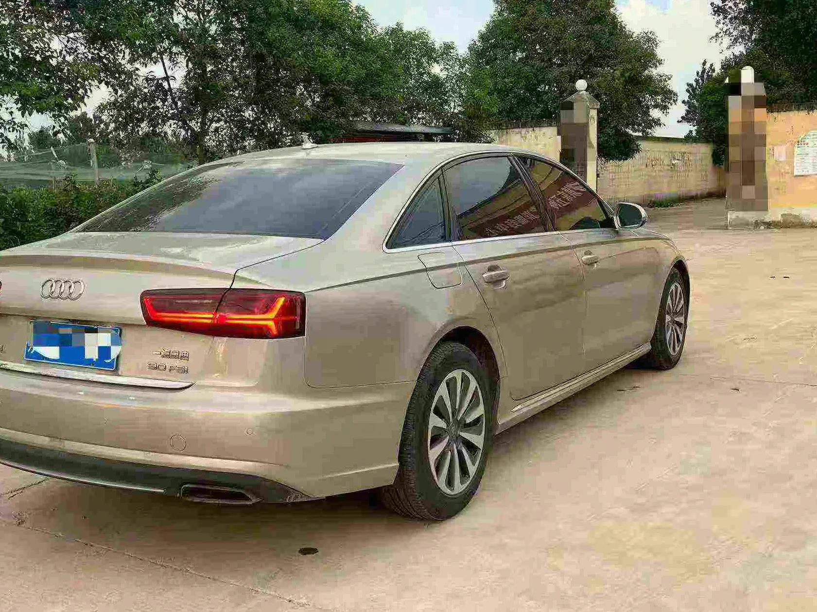 奥迪A6L 后面外观一