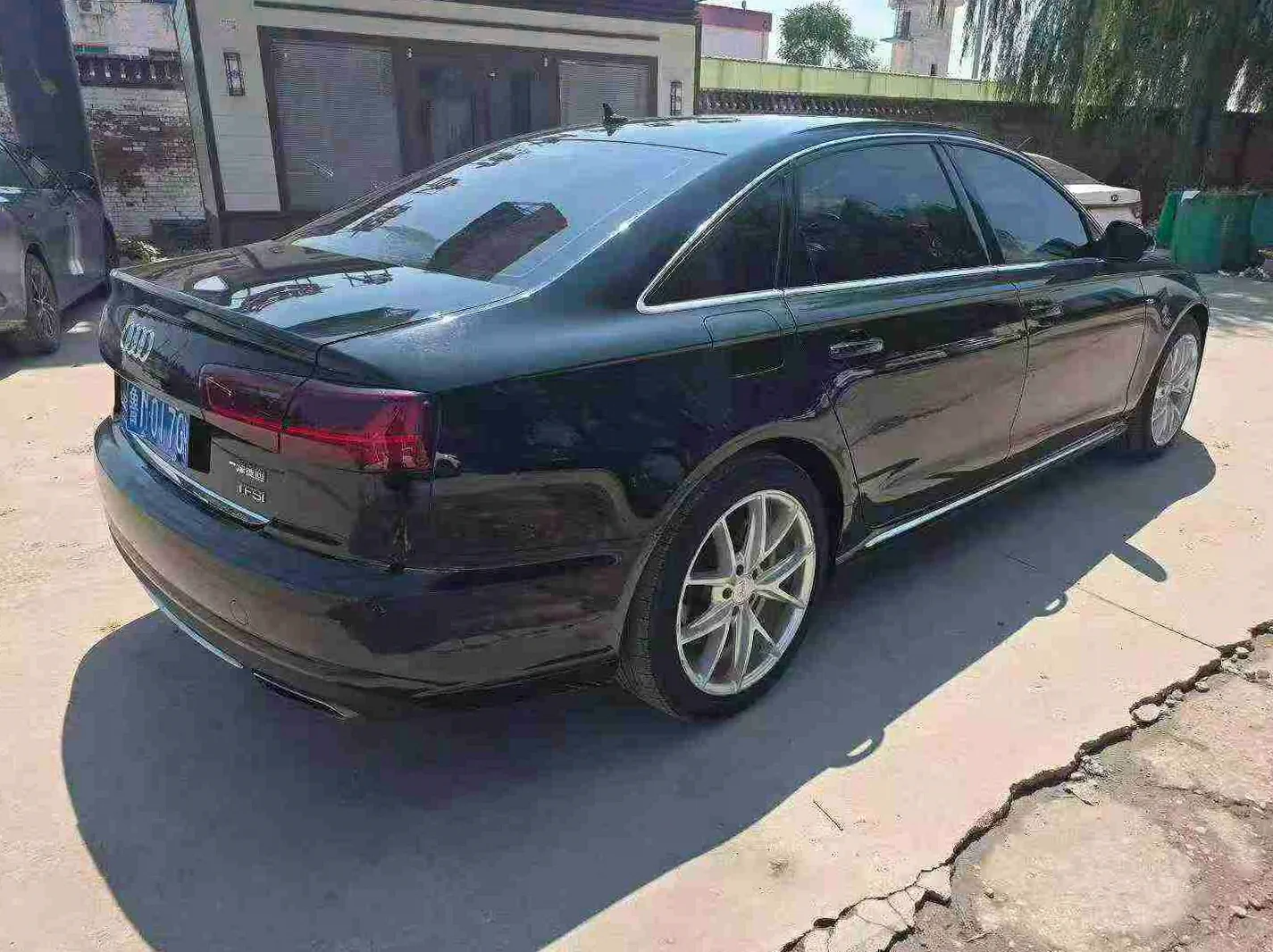 奥迪A6L 后面外观一