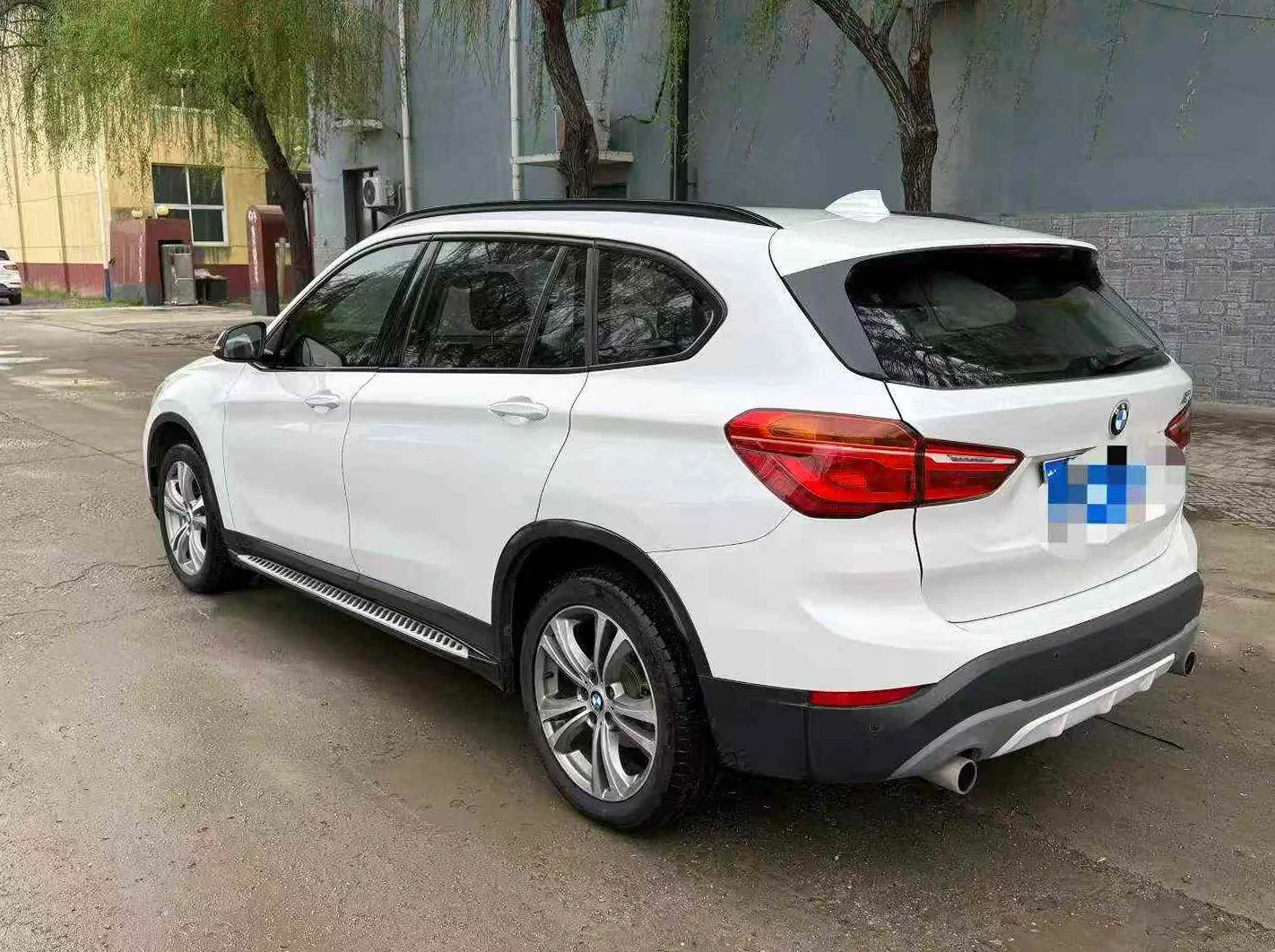宝马X1 后面外观二