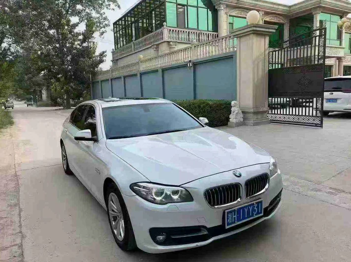 宝马5系 正面外观三
