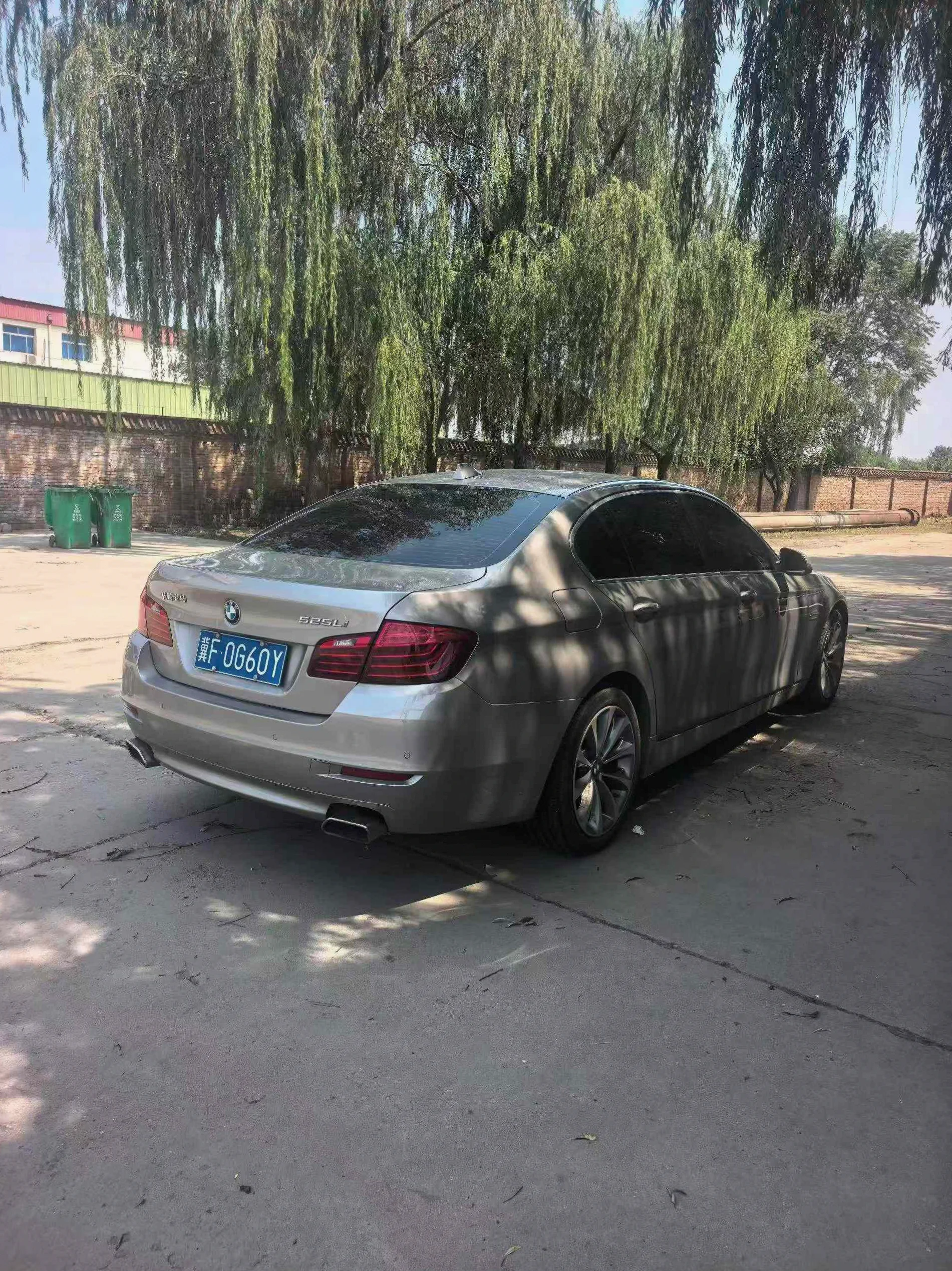 宝马5系 后面外观一