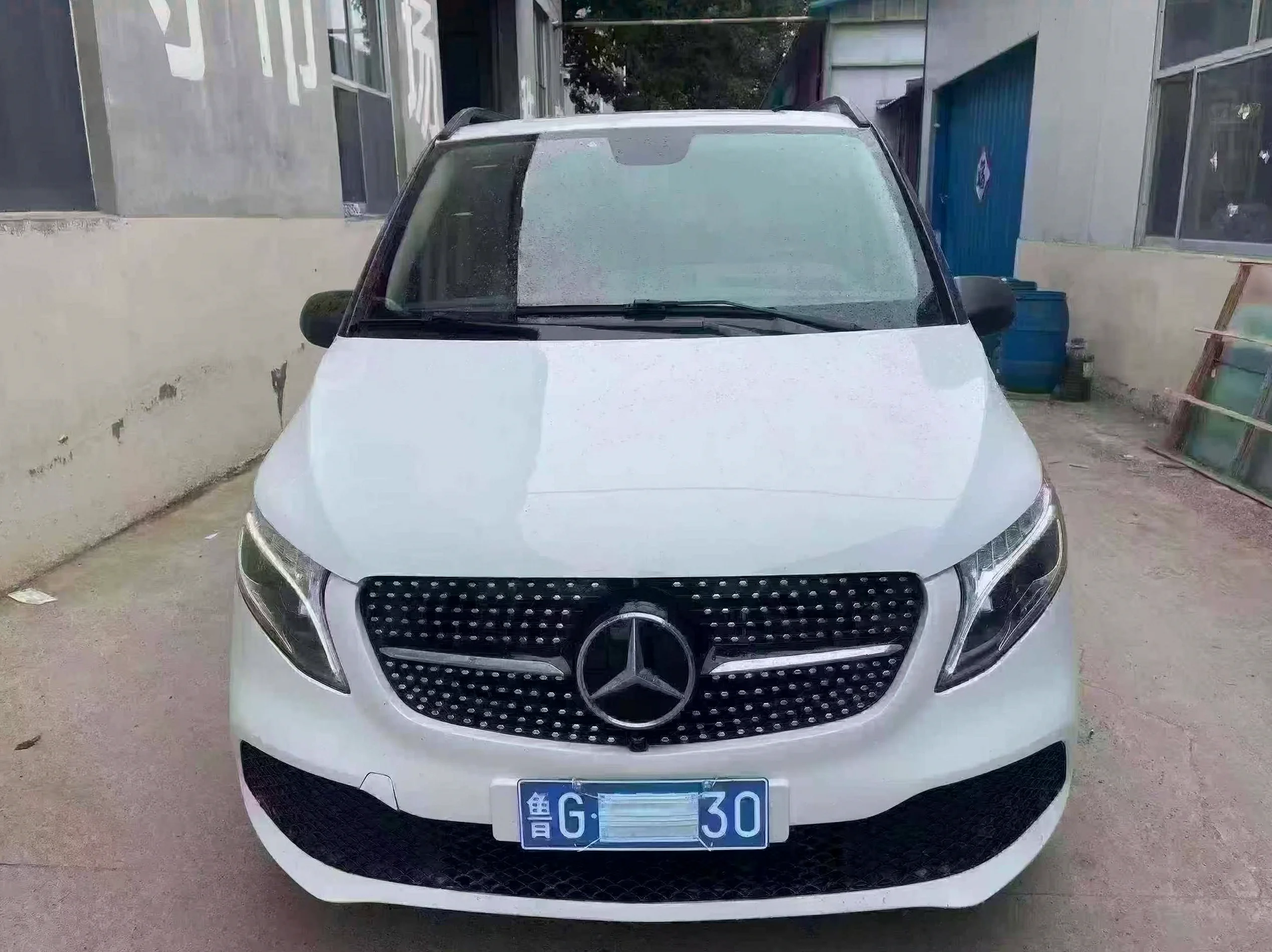 奔驰威霆 正面外观二