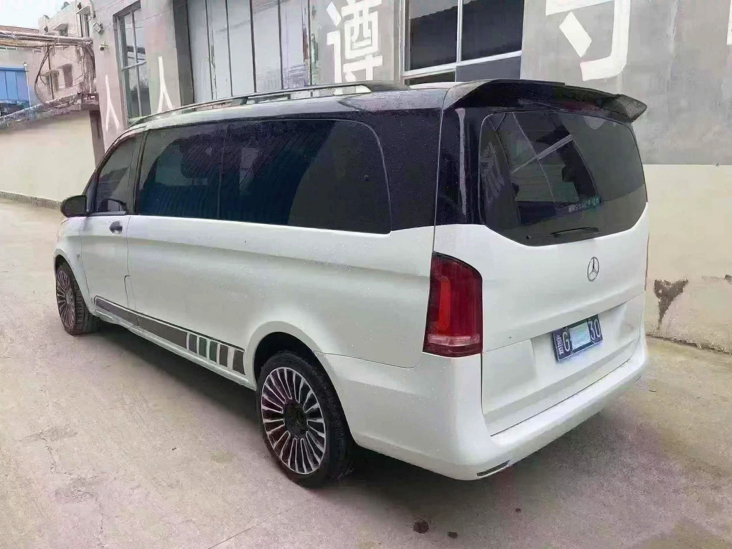 奔驰威霆 驾驶室