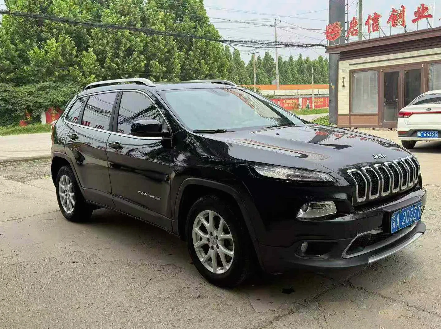Jeep自由光 正面外观二