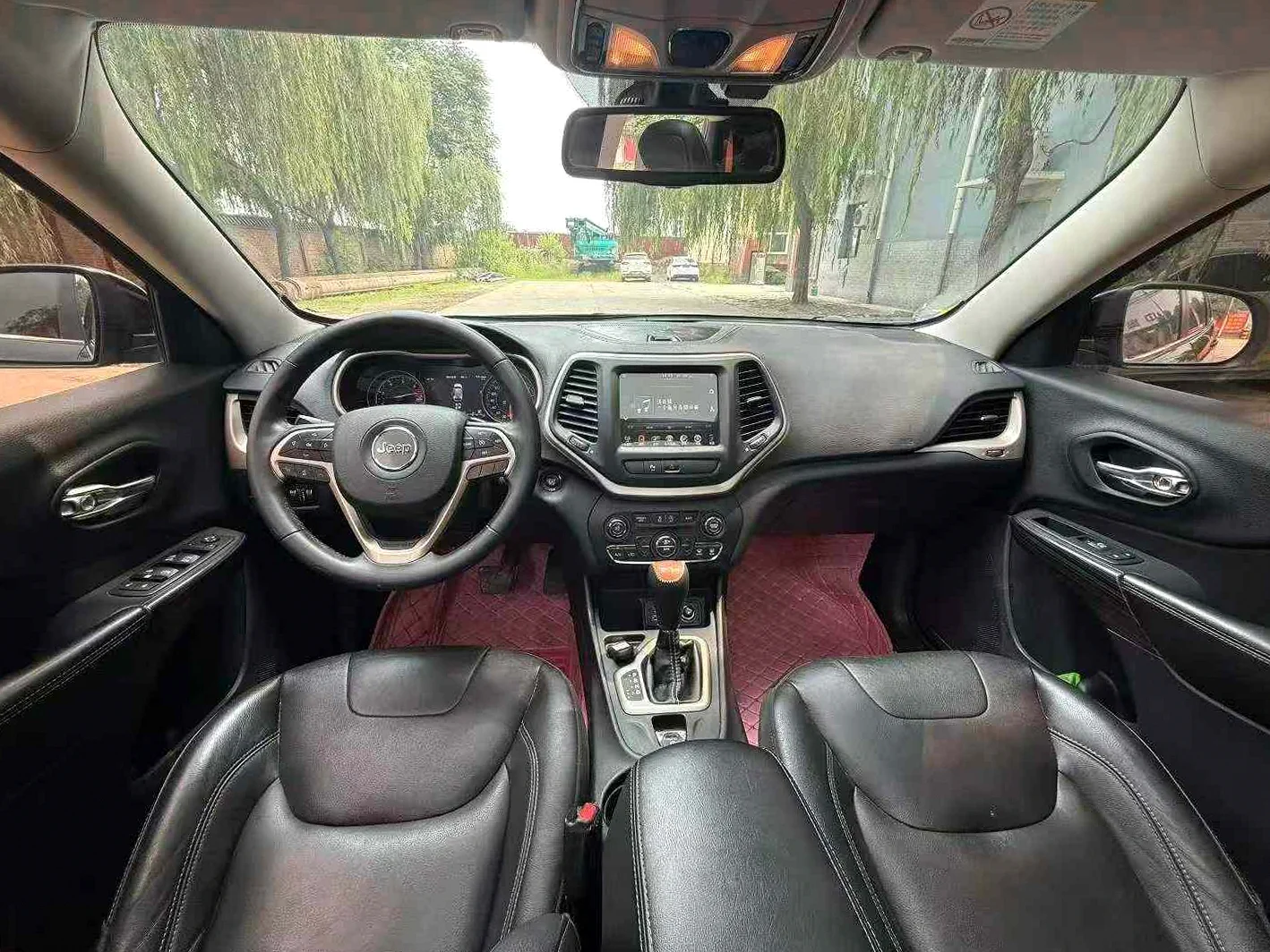 Jeep自由光 驾驶室