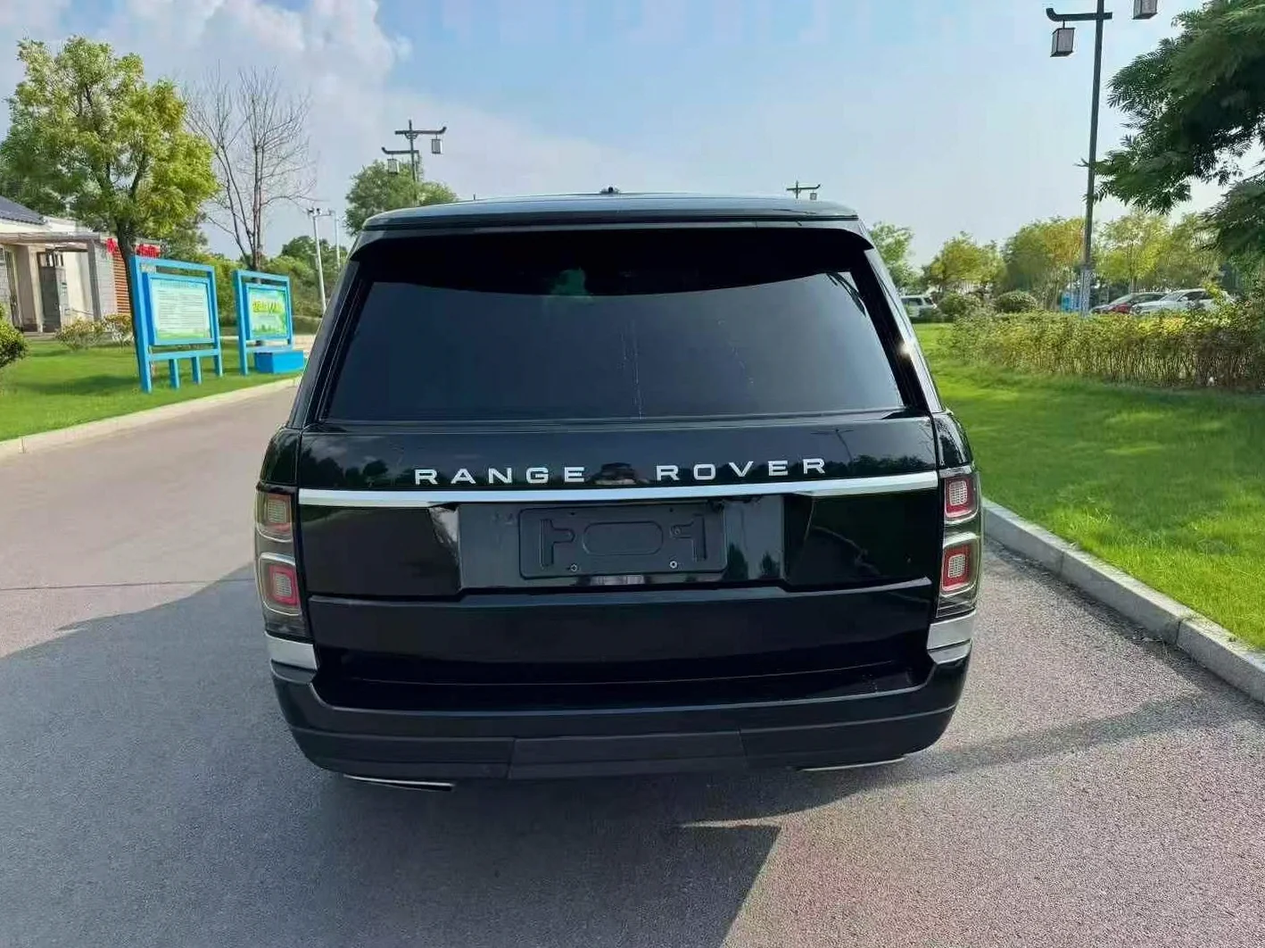 路虎揽胜行政 后面外观一