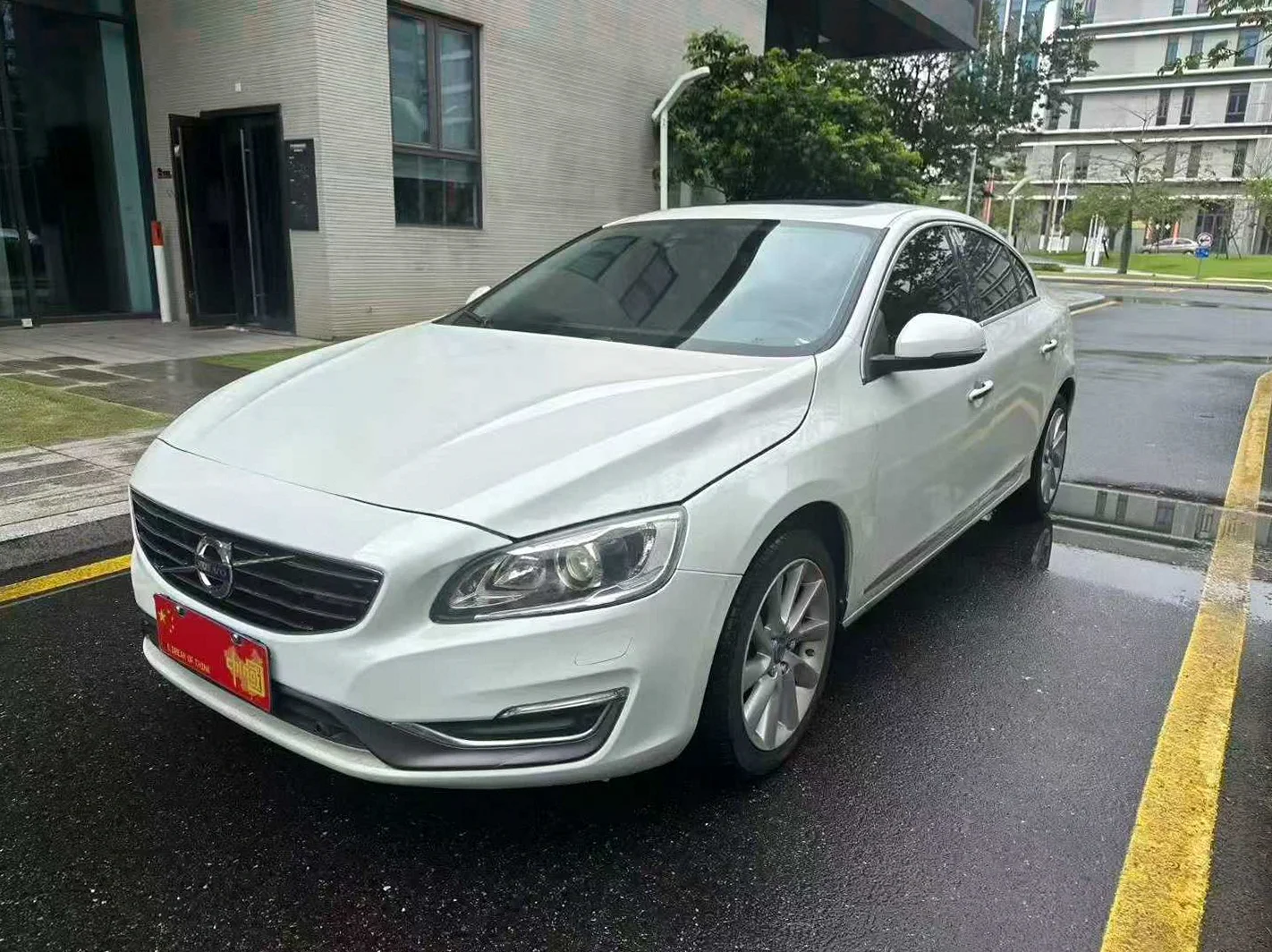沃尔沃S60L 正面外观二