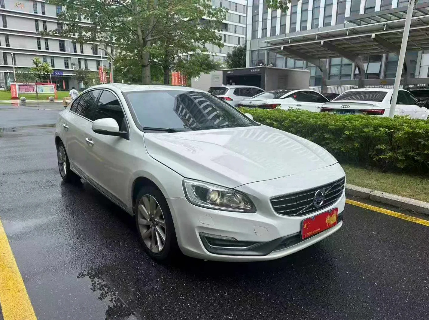 沃尔沃S60L 正面外观三