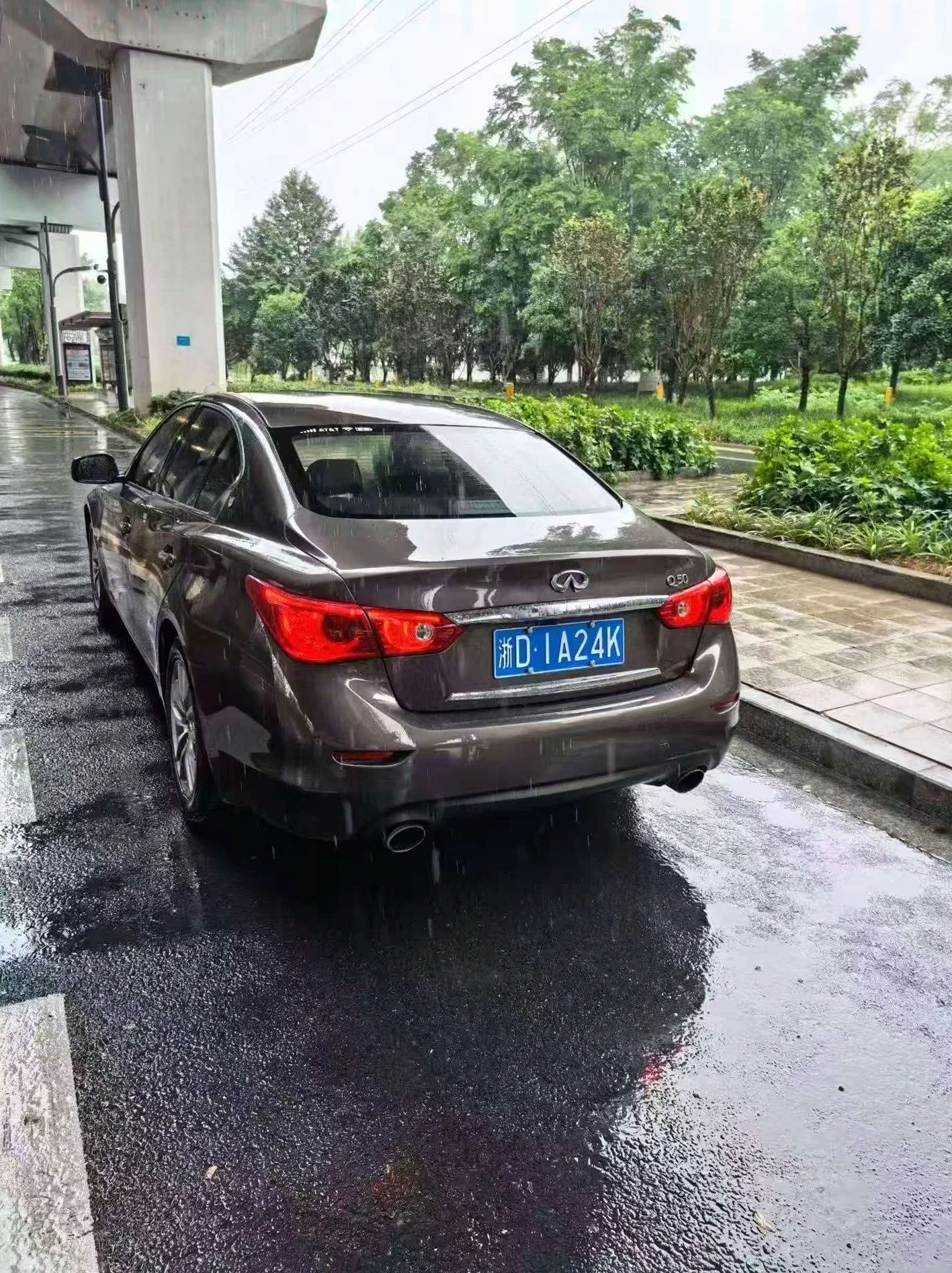 英菲尼迪Q50 后面外观一