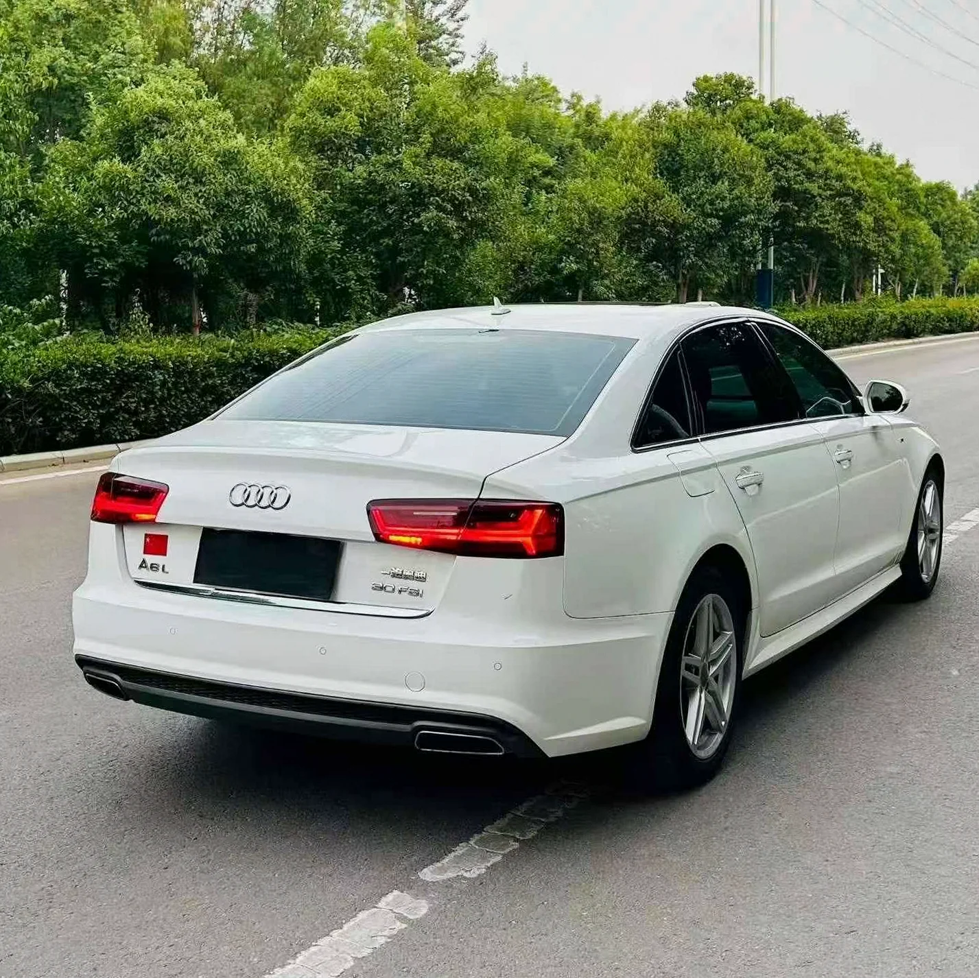 奥迪A6L 后面外观一