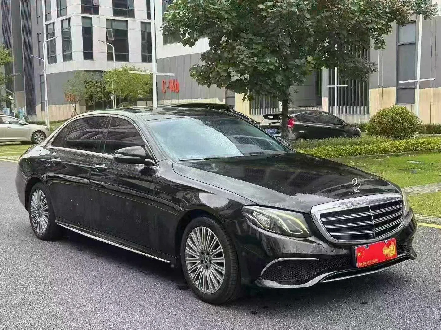 准18年奔驰E300L立标