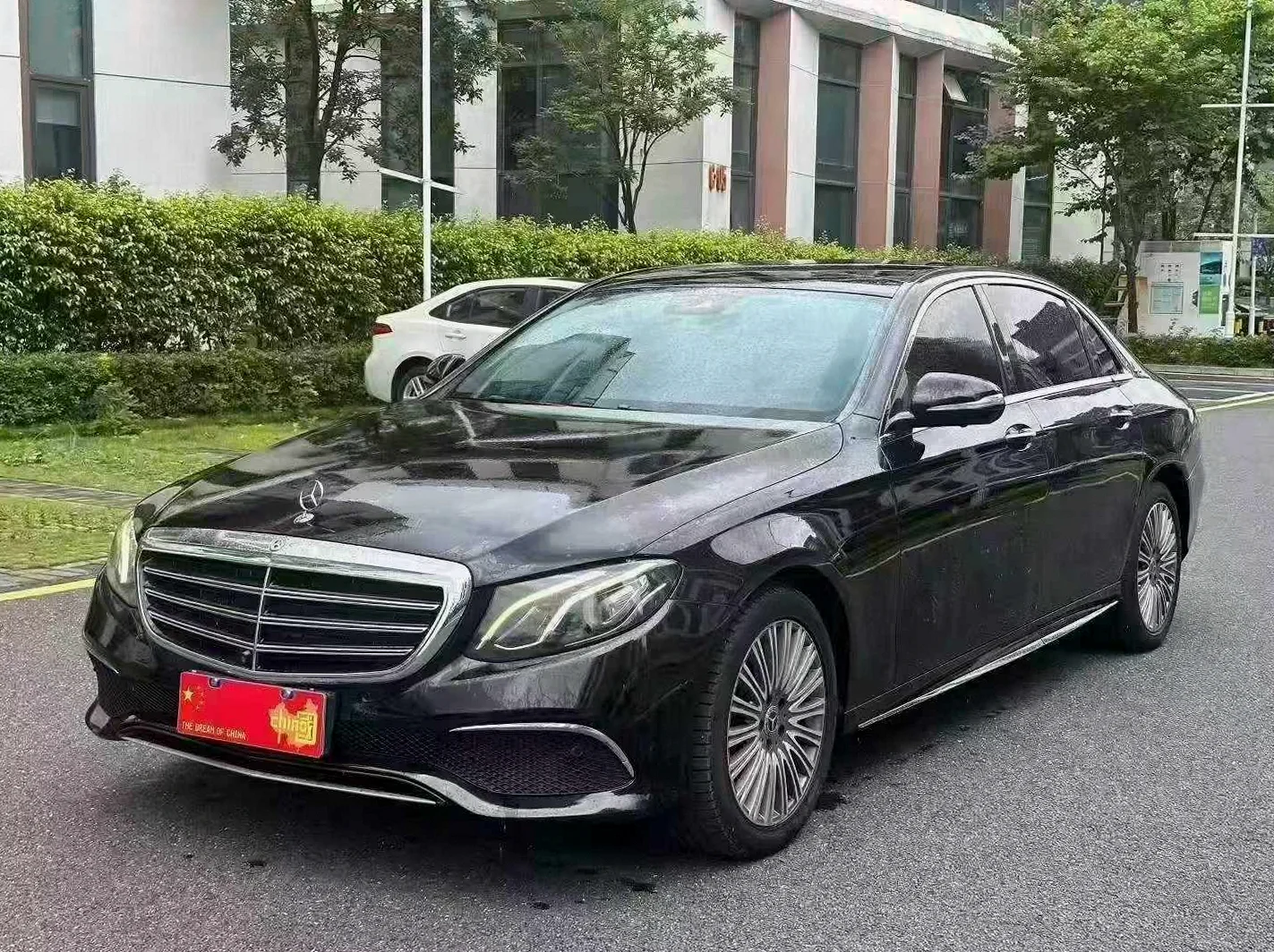 奔驰E 正面外观三