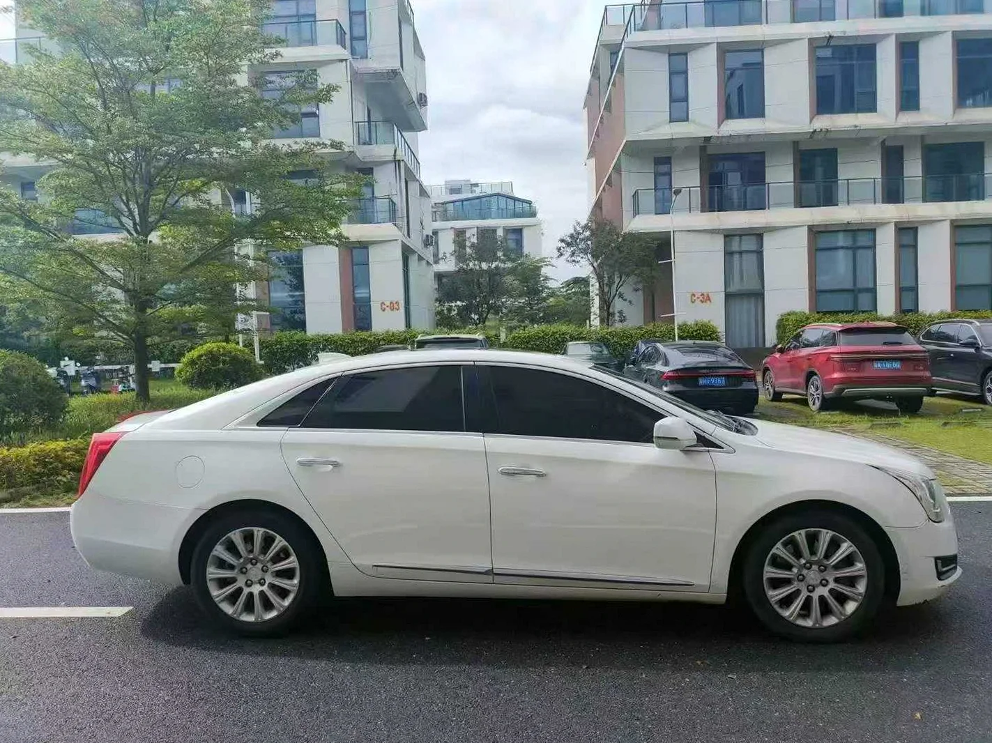 凯迪拉克XTS 后面外观一