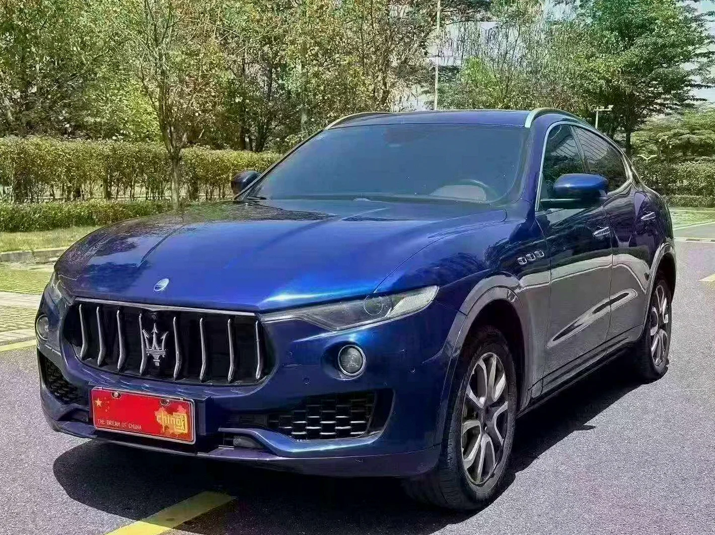 玛莎拉蒂Levante 正面外观三